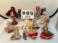 Vintage Group of small dolls approximately 6 to 8