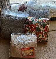 V - LOT OF COMFORTERS & PILLOWS (M31)