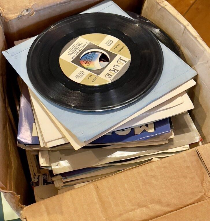 Box lot with 45 rpm records