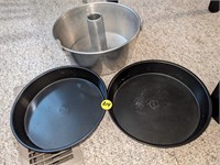 Two Metal Baking Dishes & Bundt Cake Pan  (Living
