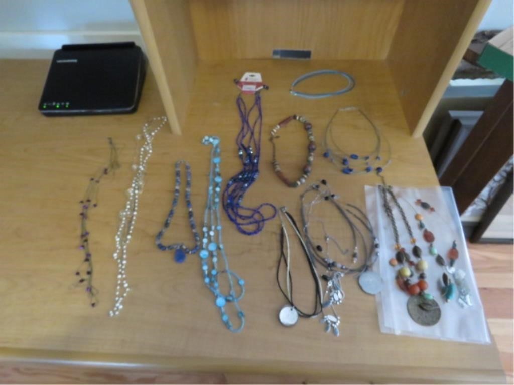 ASSORTED BOX OF NECKLACES