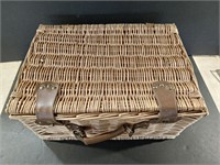 Wiccker Picnic Basket