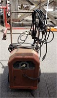 Lincoln 225 Amp AC Welder w/Leads