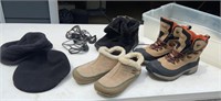 Clear tub lot- 2 women’s winter boots (8 1/2-9)