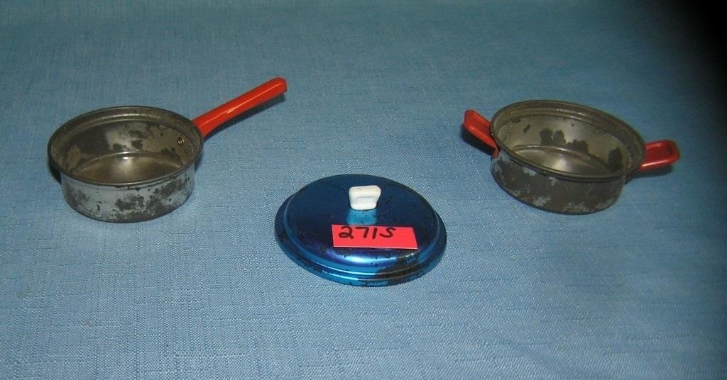 Pair of early all tin kitchenware pieces