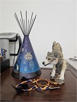 Teepee Lamp, Wolf Figure & Dreamcatcher