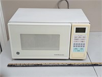 CAMCO Shop/Cottage Microwave-Working