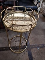 Round accent table