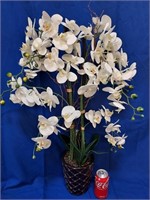 Floral arrangement, white flowers