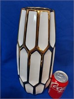 White/gold vase