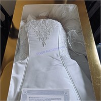 WEDDING DRESS SIZE 12 WITH VEIL