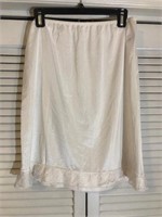 VINTAGE CONTESSA HALF SLIP SIZE 1X