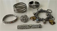 J - MIXED LOT COSTUME JEWELRY (J1 1)