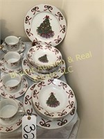 4 PLACE SETTING GIBSON CHRISTMAS CHINA DISHES