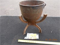 Iron Pot with Stand