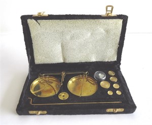 Reproduction Gold scale