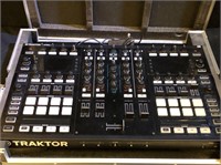 Traktor Kontrol S8 HW with Carrying Case