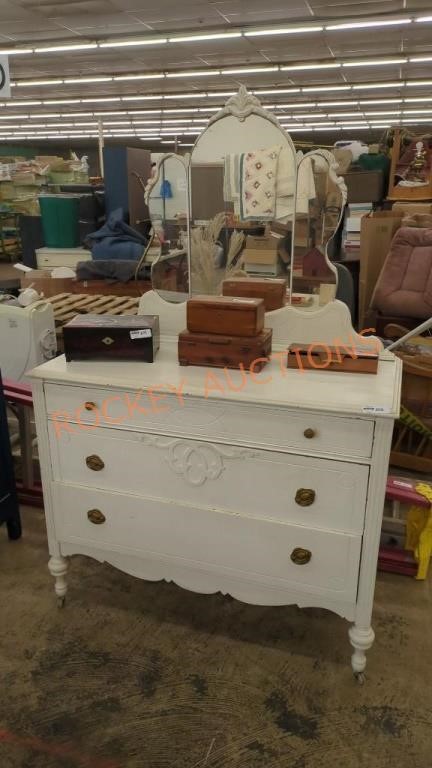 Antique dresser with try mirror