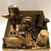 BOX: ASSORTED WOODEN CARVINGS