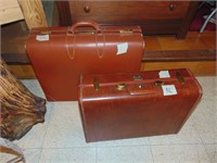 lot of 2 vintage suitcases