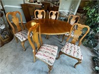 Oak Stanely Dining Room Table w/ 6 Chairs & 2