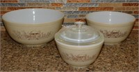 Set of 3 Pyrex Nesting Bowls with 1 Lid