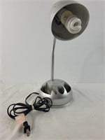 Desk lamp w/ pen holder base, powers on