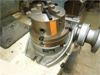 Metal lathe chuck with rotary table