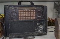 ANTIQUE RADIO