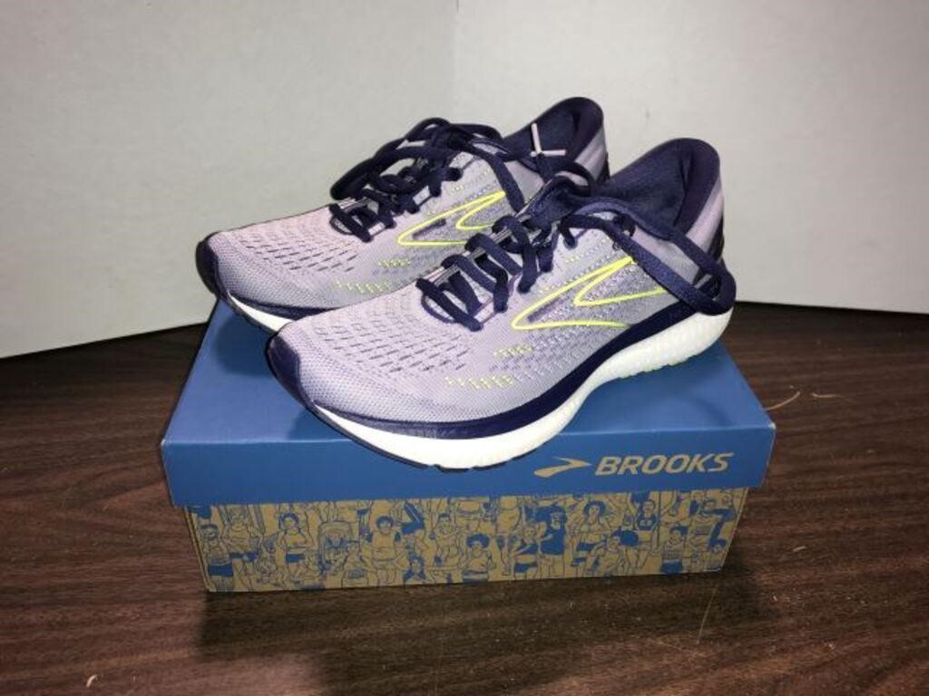 BROOKS MEN AND WOMEN RUNNING SHOES