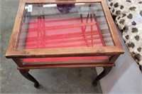 SHOWCASE STYLE QUEEN ANNE END TABLE