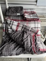 King Comforter, Pillow Shams, Bedskirt U231