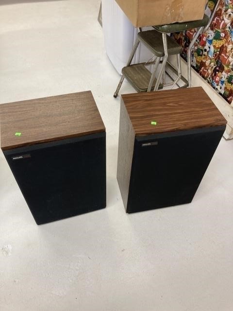 Set of Philips speakers
