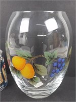 Vase en verre Mikasa à décor de fruits*