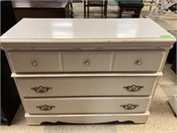 40’’x17’’x31’’ chest of drawers