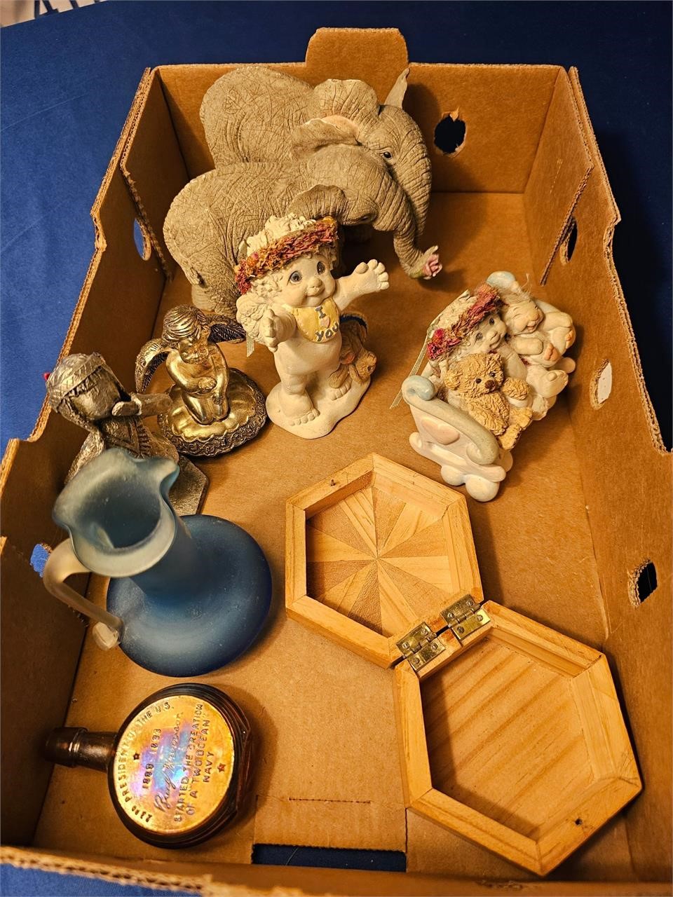 Pewter/Elephant figurine grab box