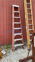 FIBERGLASS STEP LADDER