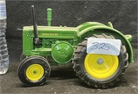 1/16 SCALE JOHN DEERE MODEL D DIE CAST TRACTOR