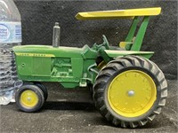 1/16 SCALE JOHN DEERE  DIE CAST TRACTOR