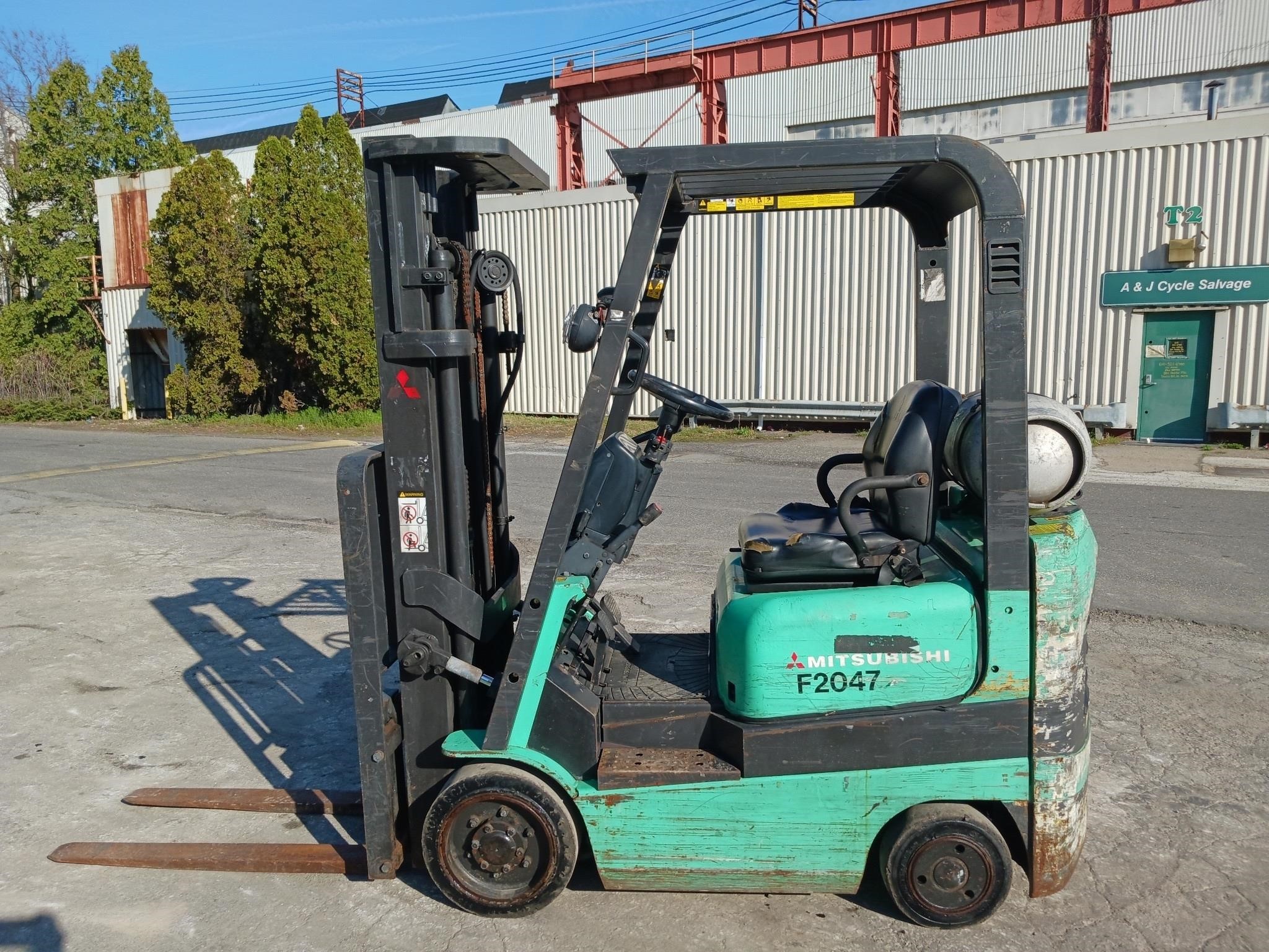 Mitsubishi FGC15K 3,000lb Forklift - Triple Mast