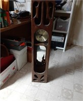 Battery clock with mirror and Storage can be hung