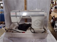 Singer Sewing Machine w/Case
