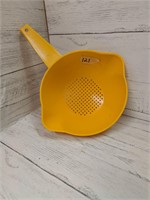 Tupperware 2 quart colander