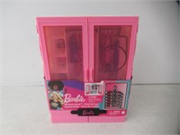 Barbie Fashionistas Ultimate Closet Portable