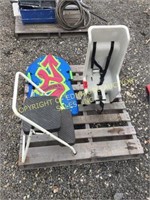 (2) SLEDS, STEP STOOL & COPILOT LITTLE SEAT