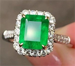 2.4ct natural emerald ring in 18k yellow gold