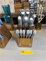 KNIFE BLOCK + KNIVES (INCOMPLETE SET)