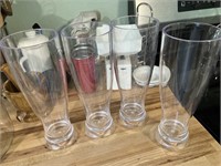 Plastic wine glasses, cups,