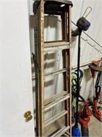 FIBERGLASS STEP LADDER