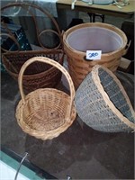 Lots of 4 baskets